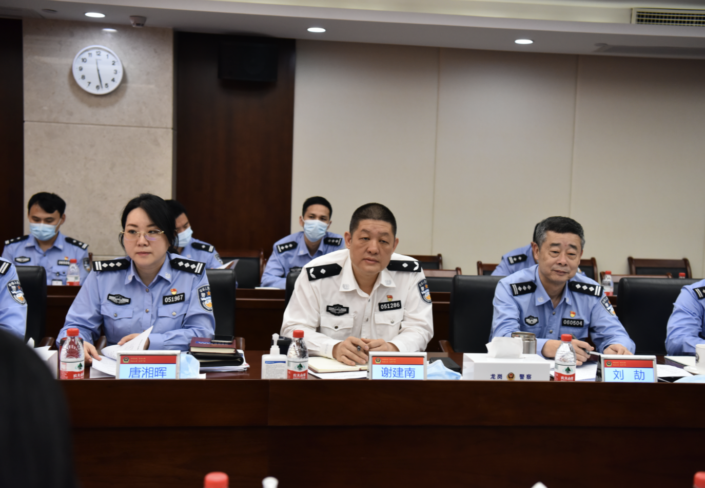 龙岗公安分局党委副书记,政委谢建南代表分局党委对代