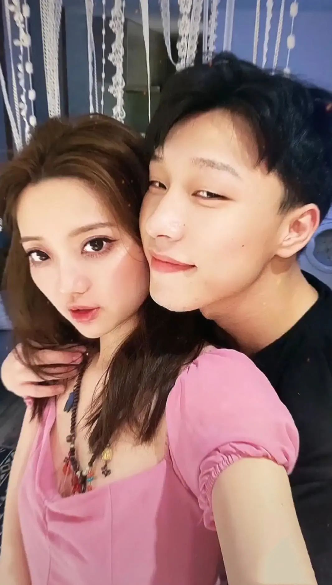 快乐星球冰柠檬官宣恋情男友撞脸德云社烧饼秀恩爱超甜蜜