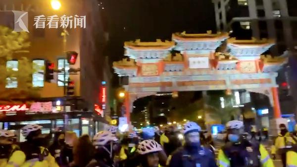 至少3人被捕！华盛顿唐人街爆发冲突 约100名示威者与警察互殴休闲区蓝鸢梦想 - Www.slyday.coM