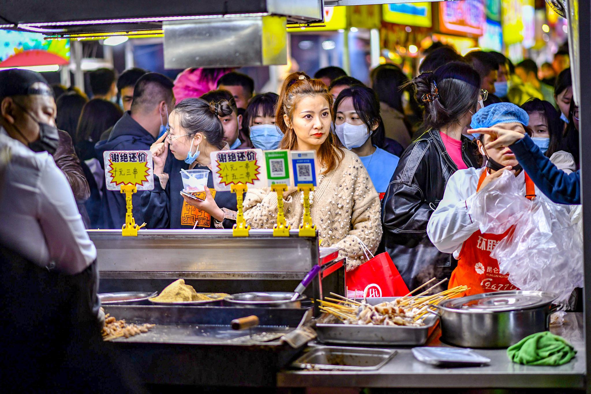 坐着地铁游逛"网红夜市"丨环联夜市将打造成济南多彩不夜城|济南_新浪