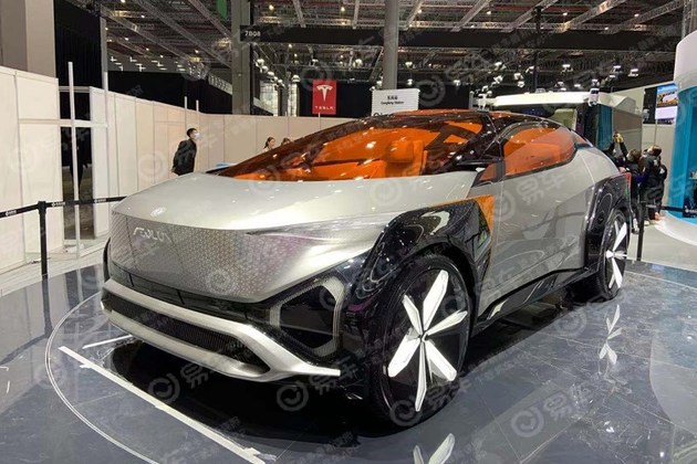 探馆团队拍摄到了东风风神eπ2021概念车,新车定位于一款智能纯电suv