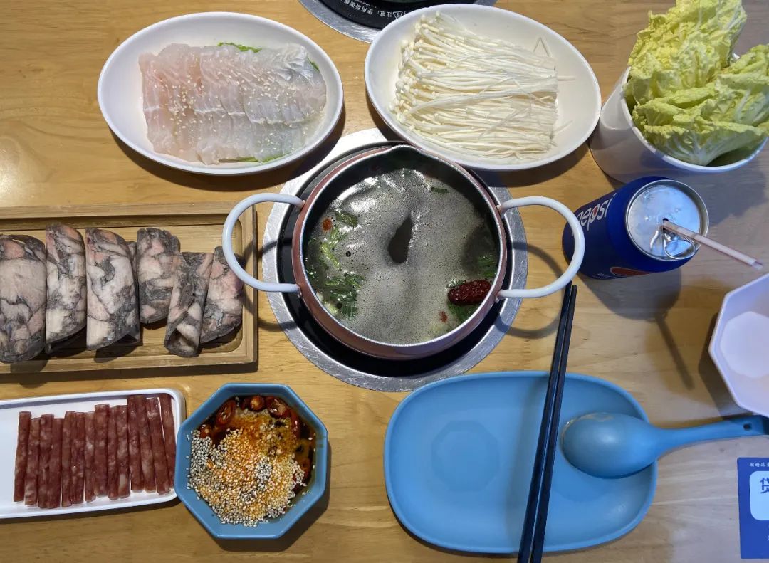 青岛独居女孩被陌生男子盯上！每天堵在路口搭讪！直到有一次，他悄悄跟到了家门口…休闲区蓝鸢梦想 - Www.slyday.coM