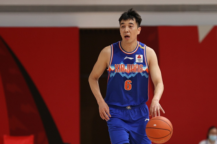 曾令旭发博告别赛季范子铭留言 曾令旭回复:很想你 很想很想