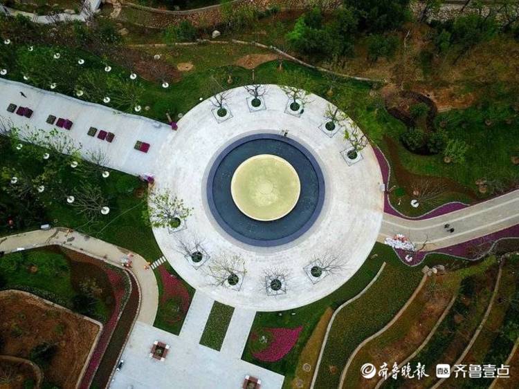 4月17日,航拍济南佛慧山开元寺入口广场.