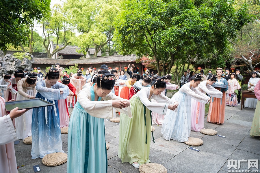 不愧是礼仪之邦看看天一阁里这场3000年前汉族女子成人礼
