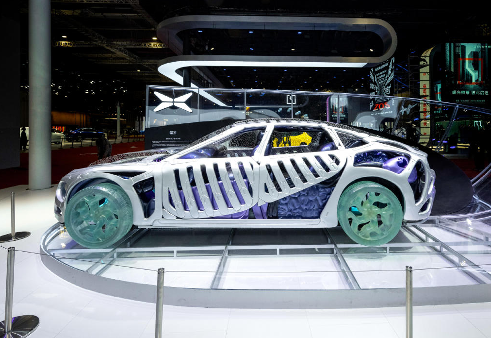 小鹏pe7son 1:1 艺术车亮相:3d 打印制作,仿生骨骼结构