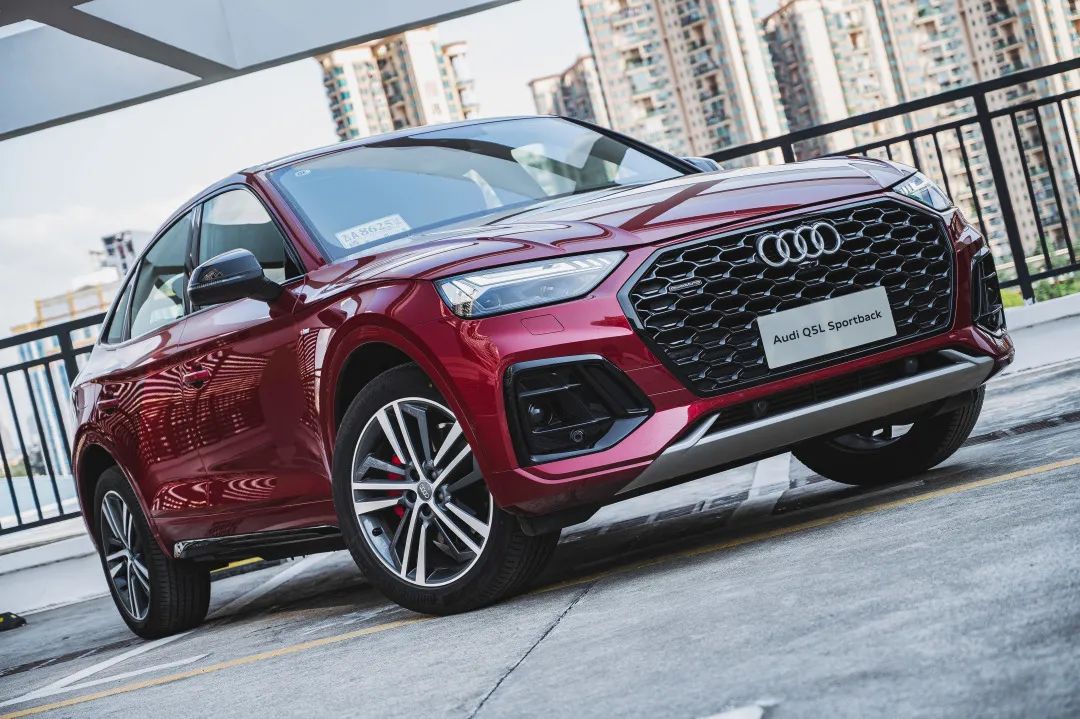 实用与运动兼备试驾全新奥迪q5lsportback