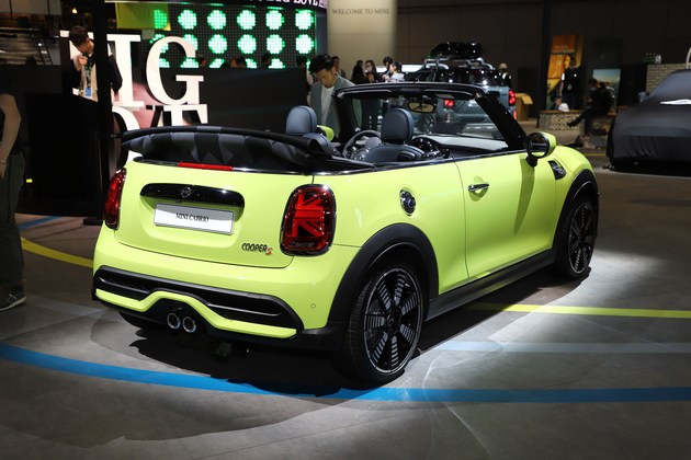 2021上海车展实拍新一季minicabrio青柠黄亮相