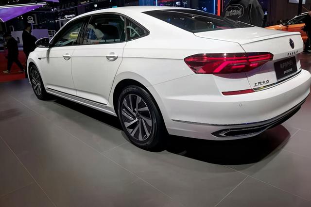 又加长了?2021上海车展实拍新款帕萨特phev