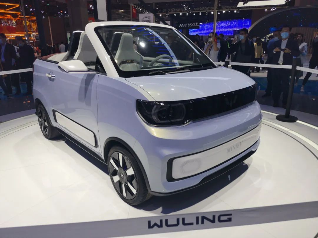 概念版敞篷五菱宏光miniev(《消费者报道》摄)