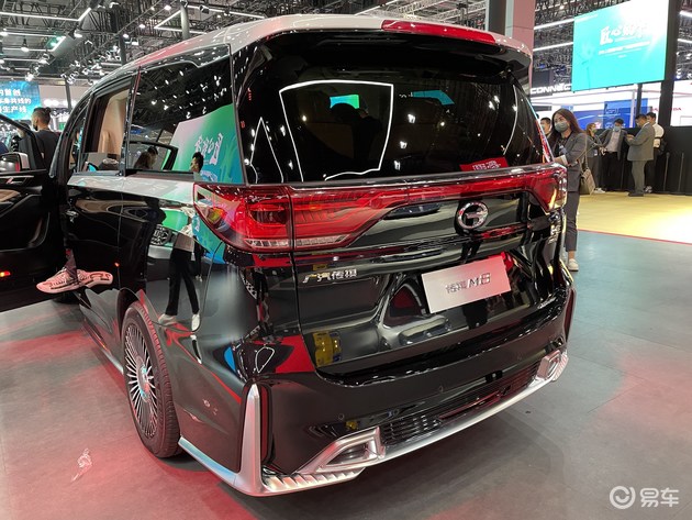 豪华再升级 传祺m8四座定制版亮相上海车展