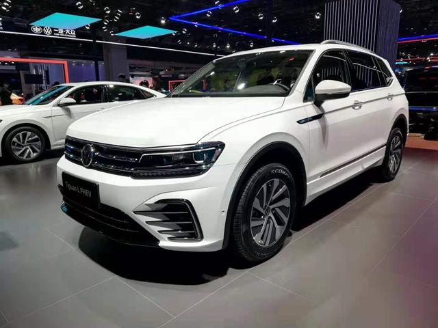 在本届2021上海车展中,我们实拍体验到了新款途观l phev,下面就跟随小