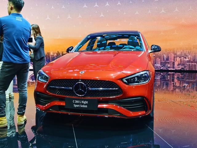 外观时尚 内饰豪华,全新一代奔驰c级比s级更香?