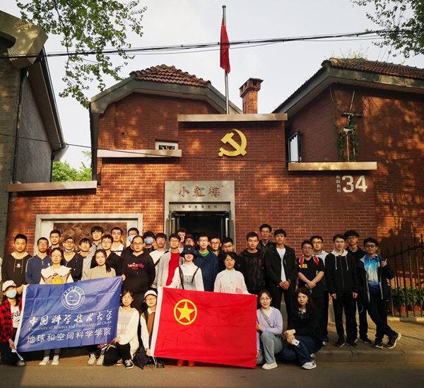 与有肝胆人共事从无字句处学习南京玄武区小红梅信仰生活空间推进党史