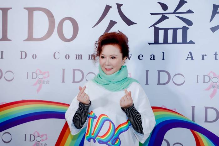 蔡明病愈后亮相 已做胆囊切除手术并恢复健康 手机新浪网