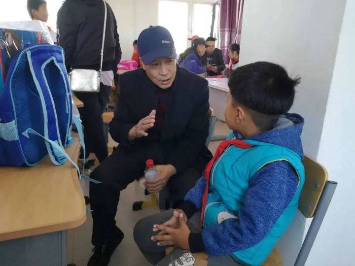 体彩党员王忠青暖心服务热爱公益