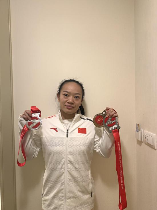 广西举重名将蒋惠花夺亚锦赛银牌