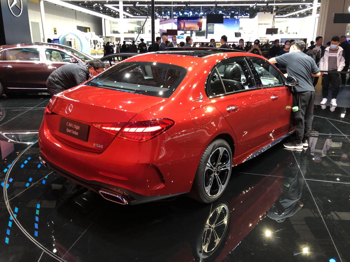 2021上海车展:新款奔驰c级正式亮相