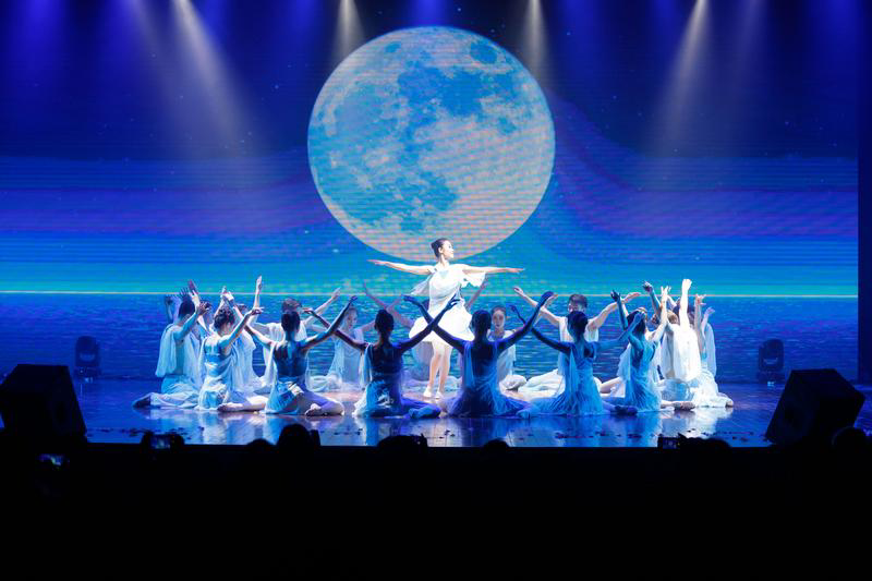 南方歌舞团歌舞晚会精彩上演精品文艺大餐送到东莞市民身边