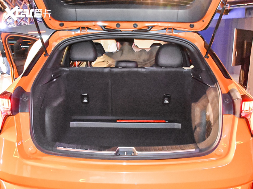 国潮钢炮来袭! 实拍领克02 hatchback