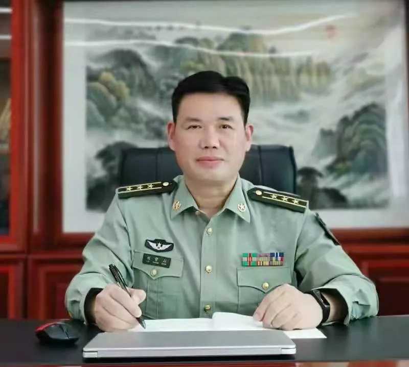 历任排长,指导员,师政治部干事,师宣传科长,团政治处主任,团副政委