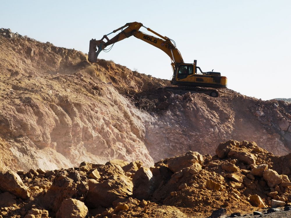 宁夏北山铁矿遭疯狂超采一座照壁山都快被挖丢了