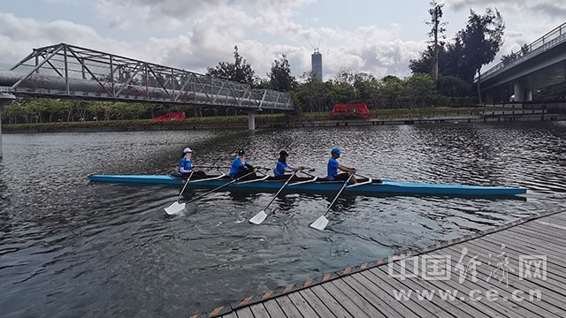 赛艇运动员正在训练。经济日报-中国经济网记者 魏敏/摄