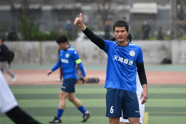 铲断邵佳一 紧逼徐云龙,我把"史上最牛社区队"逼到点球大战