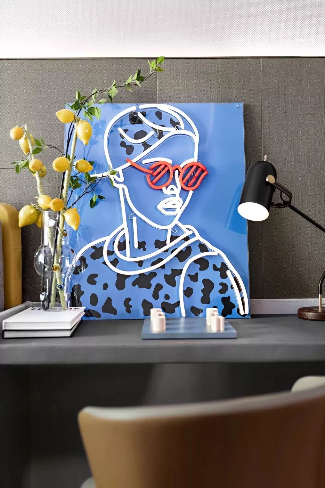 145㎡现代轻奢,科技感十足的装饰画,让空间更加高级有趣