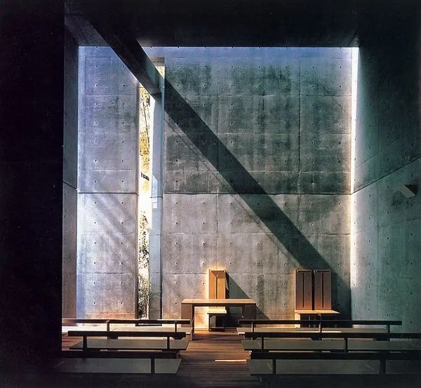 安藤忠雄设计的风之教堂w*:您曾经说过:"建筑应该能被一般人所理解