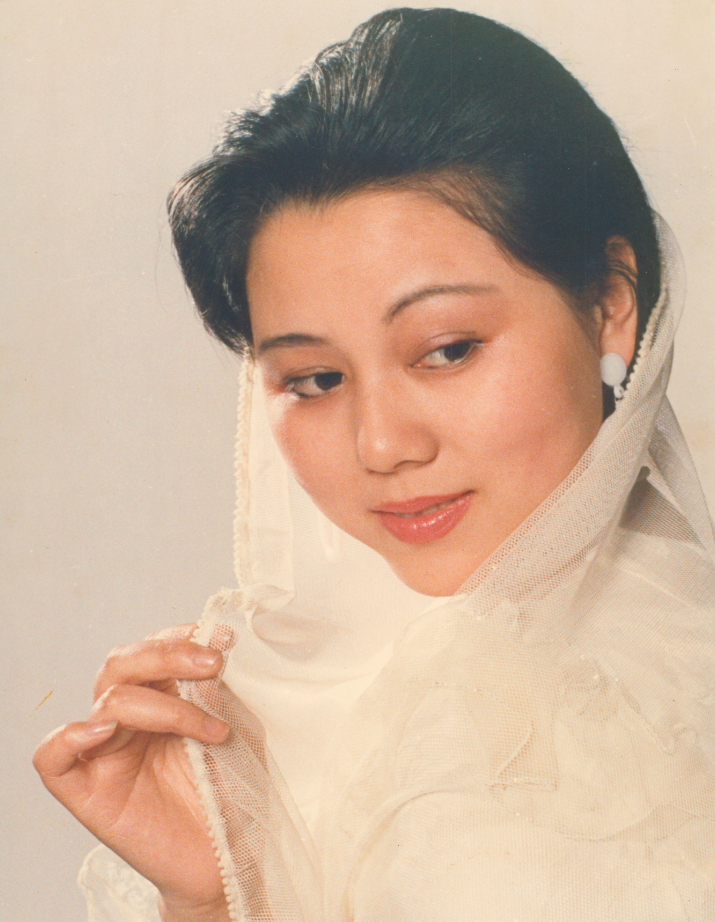 当年阮国琴照了许多照片寄给王伟.