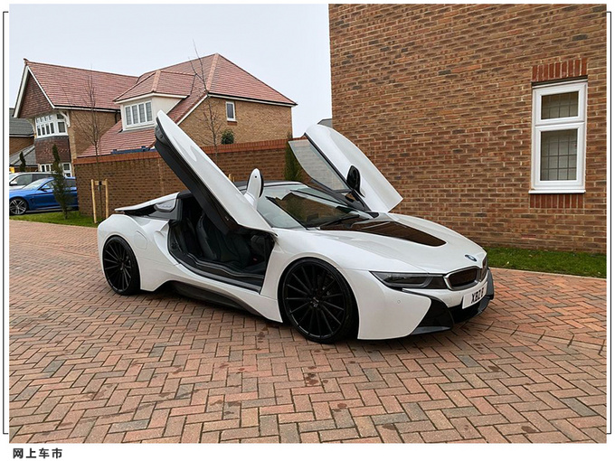 宝马i8敞篷版实拍!搭1.5t插混引擎,前卫剪刀门造型