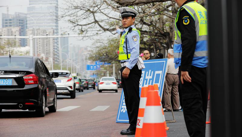 珠海交警清明假期全警上路疏导交通