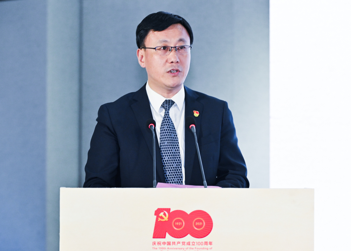 昆山市委副书记徐华东表示,"回望过往的奋斗路,眺望前方的奋进路,必须