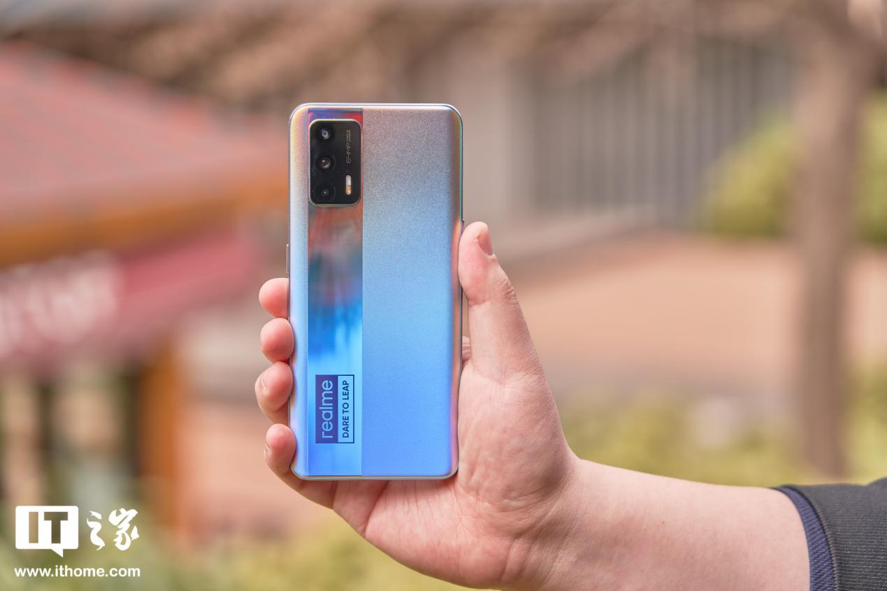 "双平台 双旗舰",realme战略优势凸显今年 2 月,r