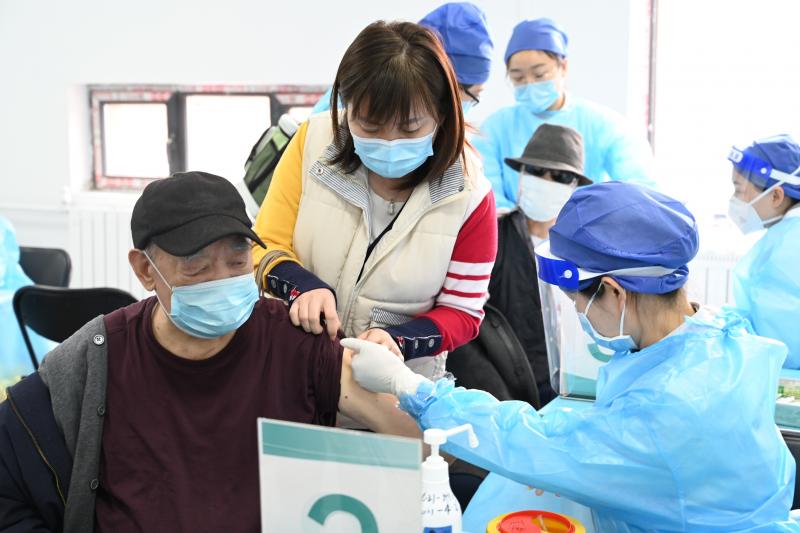 石景山郎园park疫苗接种点为60岁及以上居民开通绿色通道