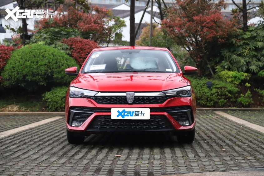 佛系青年上佳选择试驾上汽新款荣威i5