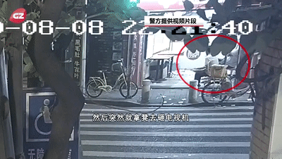 男子买彩票没中奖，怒砸彩票站，还对店主拳打脚踢休闲区蓝鸢梦想 - Www.slyday.coM