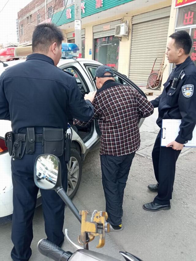 两年帮27位走失者回家，这位外卖小哥被赞是“超人”休闲区蓝鸢梦想 - Www.slyday.coM