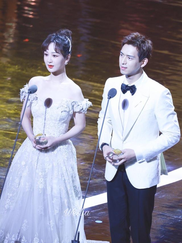 童颜夫妇售后太好了,李现杨紫时尚芭莎再同框