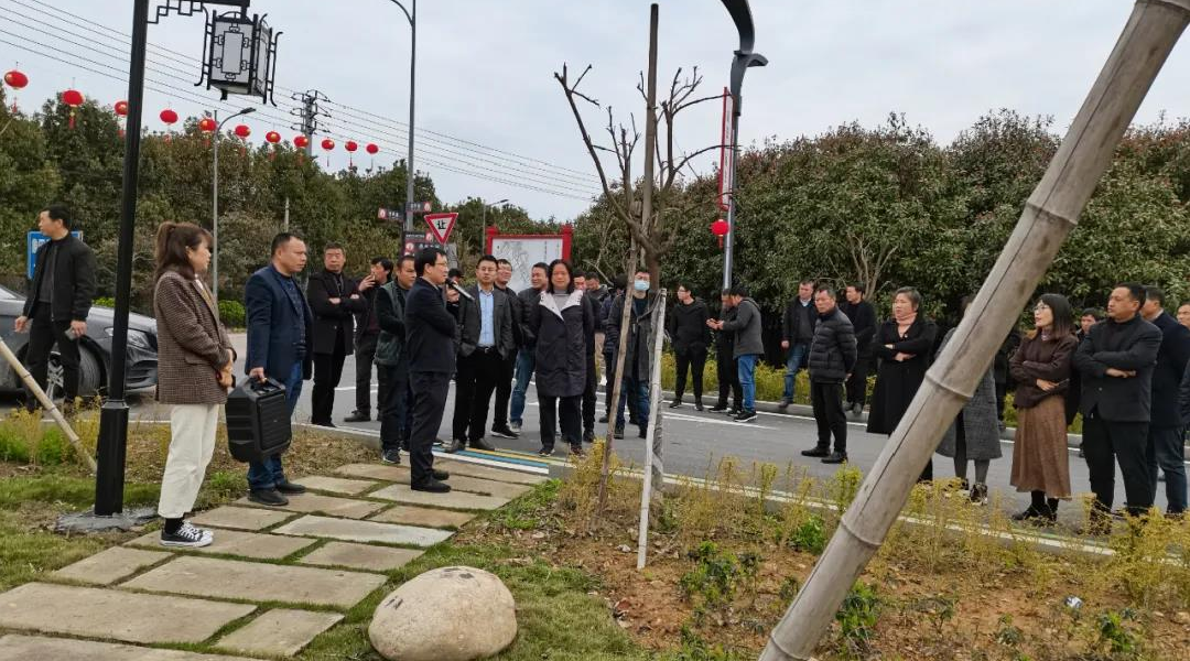 镇乡级代表团婺城区罗埠镇考察团在镇长黄剑的带领下,到湖溪镇交流