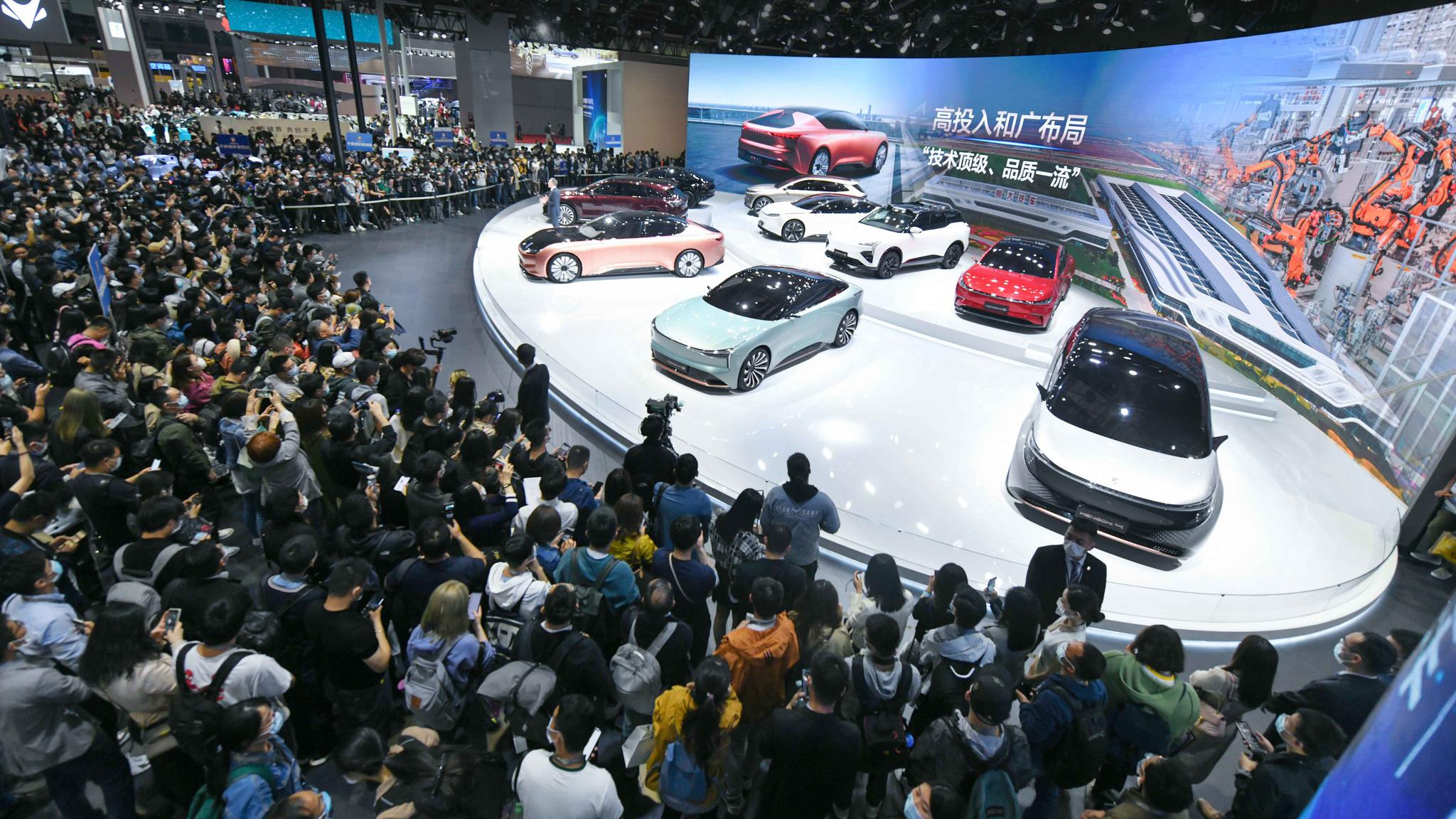 恒大汽车总裁刘永灼在恒驰新闻发布会上表示,今年四季度,恒驰汽车将