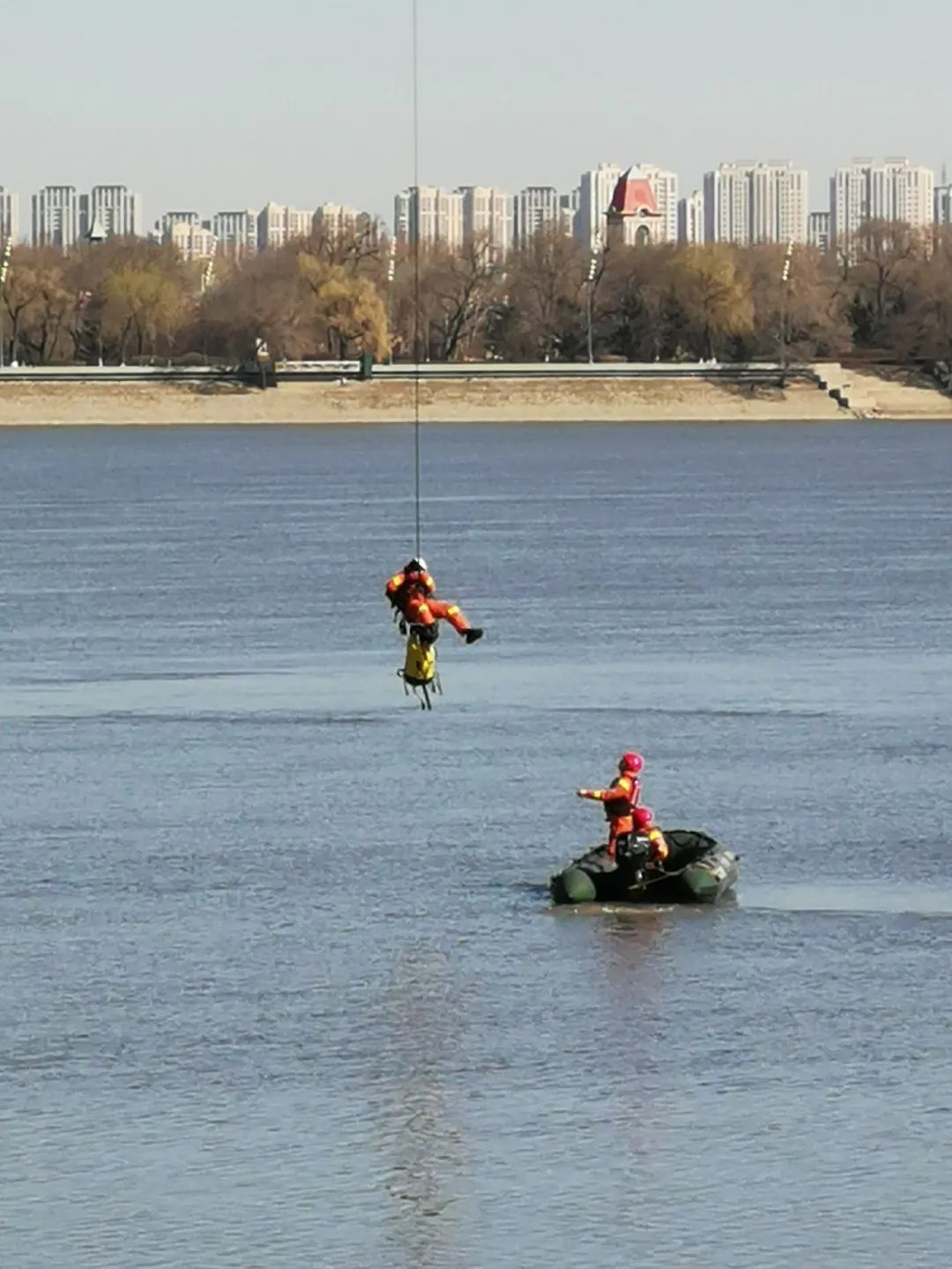 是演练|今天松花江哈尔滨段主航道也通航了|松花江|哈尔滨_新浪新闻