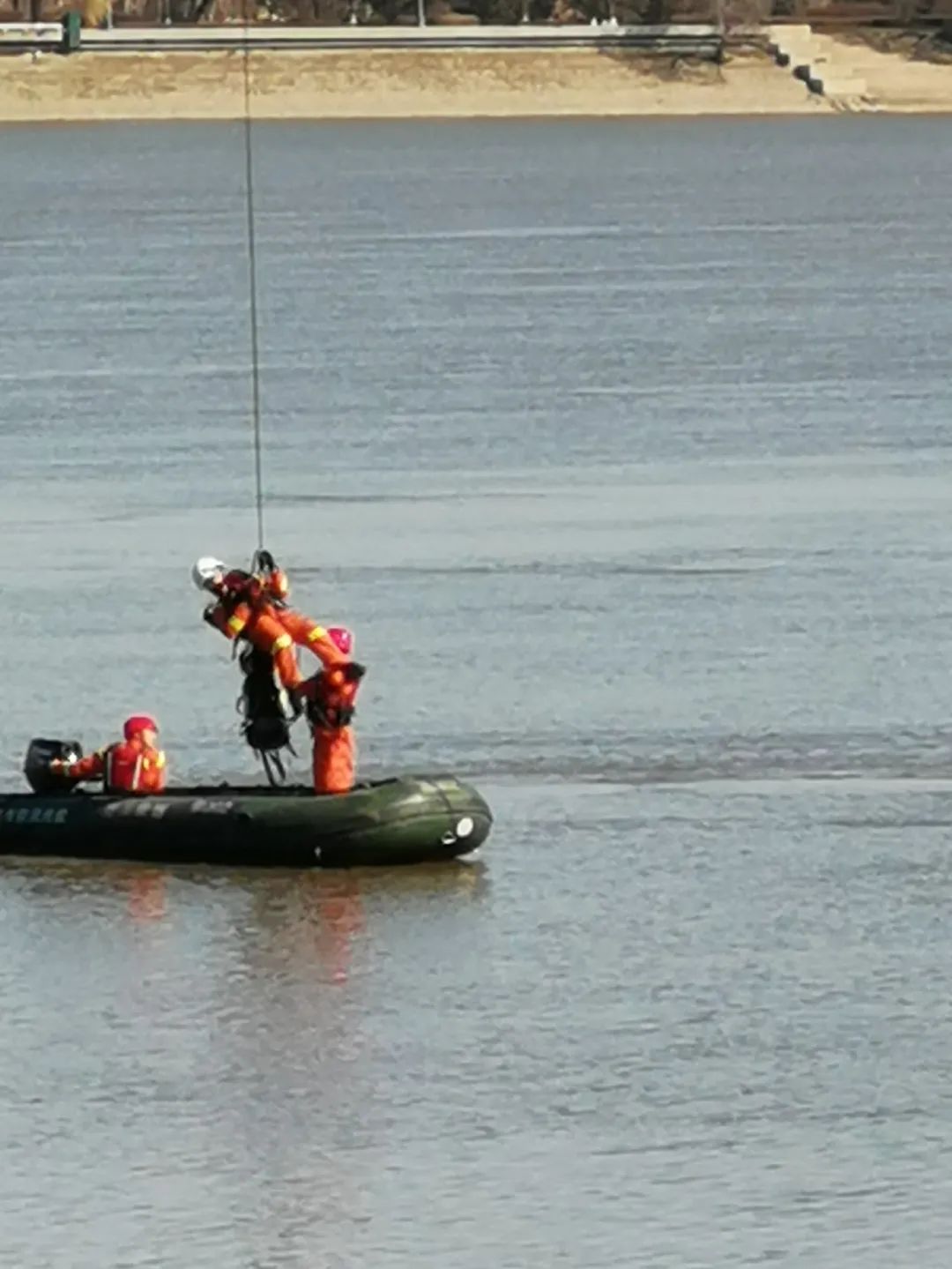 是演练|今天松花江哈尔滨段主航道也通航了|松花江|哈尔滨_新浪新闻