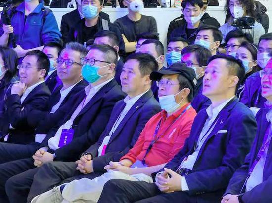 在线科技早餐：特斯拉回应维权，苹果春季发布会休闲区蓝鸢梦想 - Www.slyday.coM