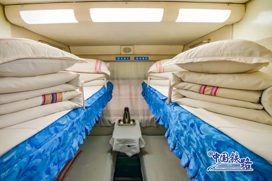 家庭套房酒吧双层卧铺火车刷爆朋友圈