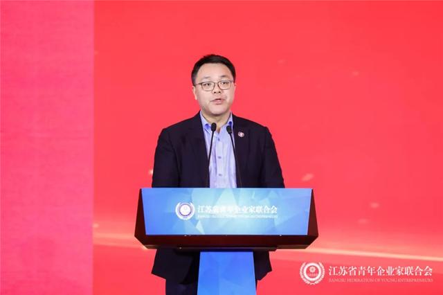 沙钢董事长沈彬出席省青企联理事会并发表讲话