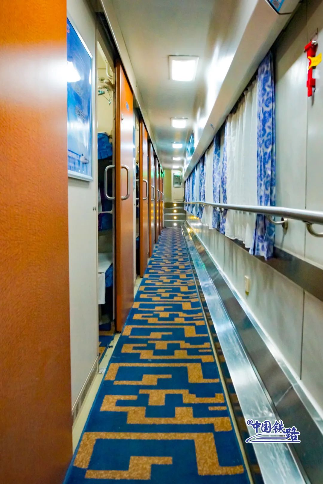 家庭套房酒吧双层卧铺火车刷爆朋友圈