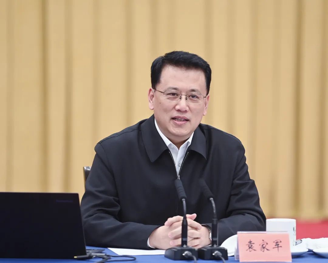 袁家军解放思想大胆探索高质量推进数字化改革