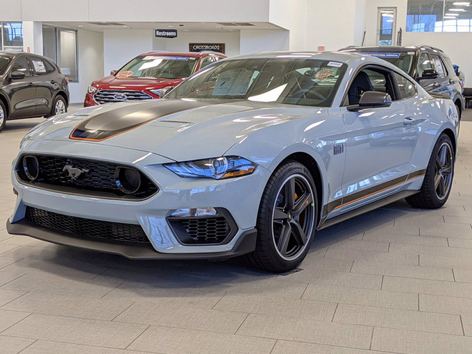 福特野马性能版到店实拍!搭5.0l v8引擎,性能超奔驰c63 amg-新浪汽车